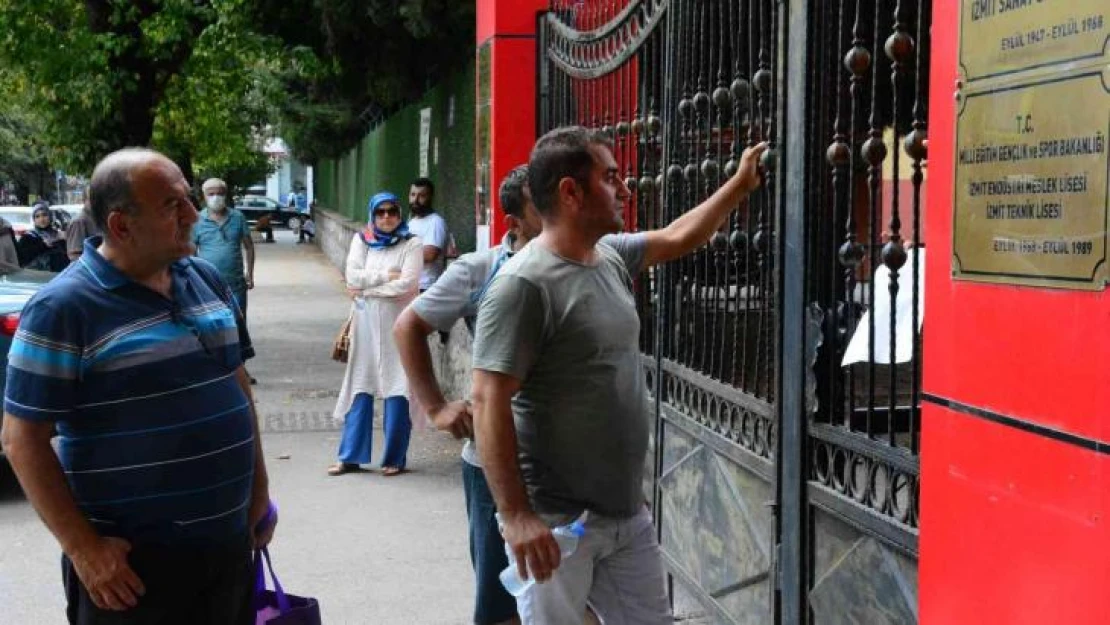 Geç kaldığı KPSS'ye giremedi, elindeki kağıdı gösterip 'Burada öyle bir şey yazmıyor' dedi