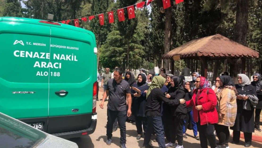 Genç pilotun cenazesi Mersin'de toprağa verildi