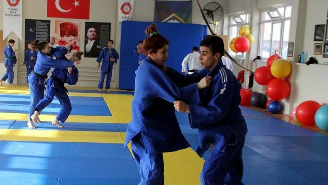 Görme engelli sporcunun hedefi Rio'da şampiyonluk