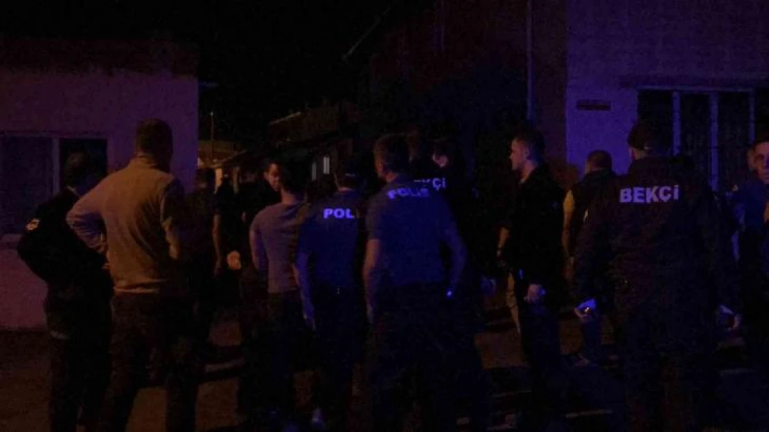 Gözaltına alınan şüphelinin yakınları tepki gösterdi: 1 polis memuru yaralandı