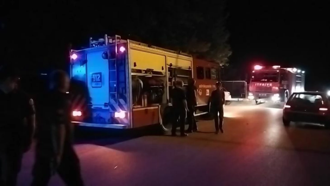 Hafif ticari araç sulama kanalına uçtu