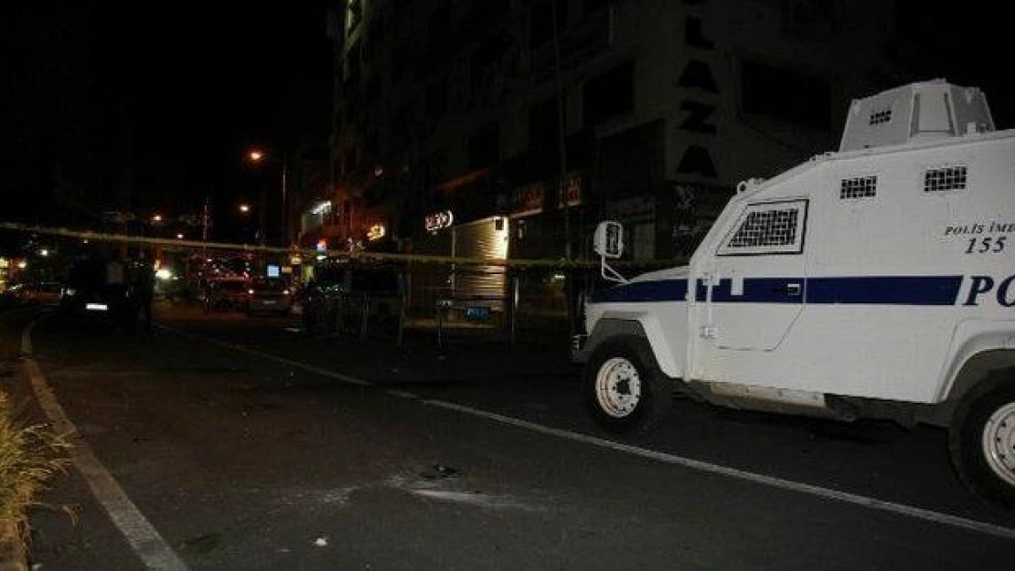 Hakkari'de Emniyet ve Kaymakamlığa hain saldırı