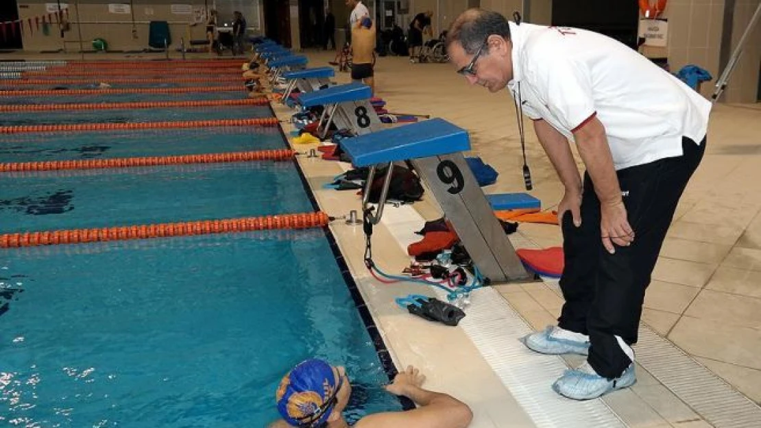 Hayatını engelli sporuna adadı
