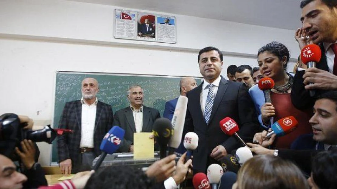 HDP Eş Genel Başkanı Demirtaş oyunu İstanbul'da kullandı
