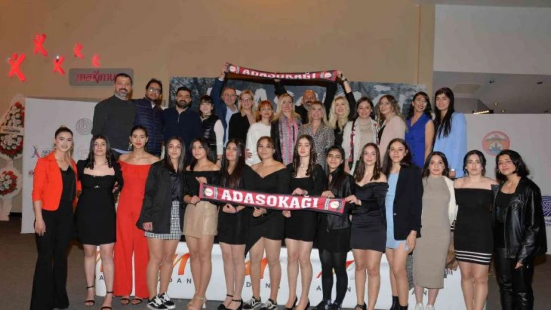 Hentbol takımının toprak sahadan gelen başarı hikayesi bu belgeselde anlatıldı