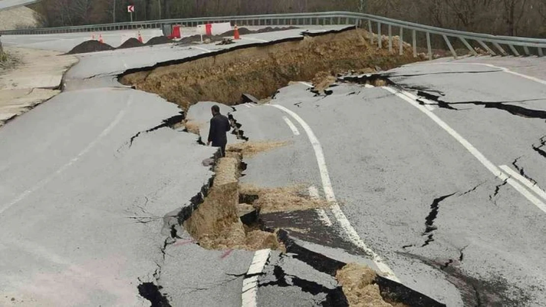 Heyelanın meydana geldiği yol, Kurban Bayramı'na hazır hale getiriliyor