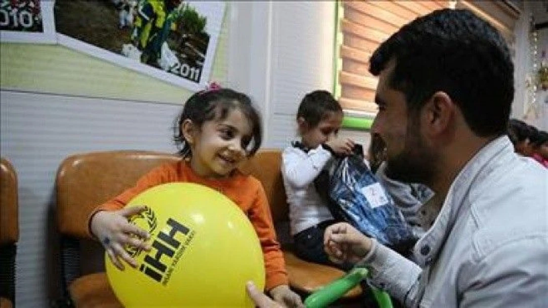 İHH 54 ülkede yetimlere sahip çıkıyor