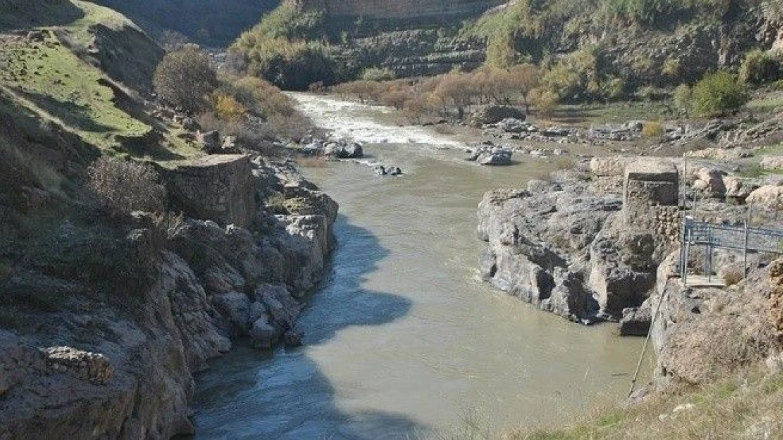 'İran Kürdistan bölgesine gelen tüm suları kurutmak istiyor'