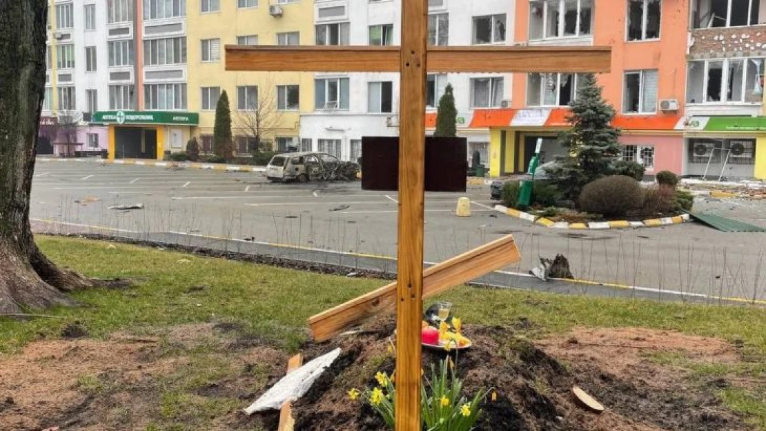 Irpin'de siviller evlerinin bahçesine gömüldü