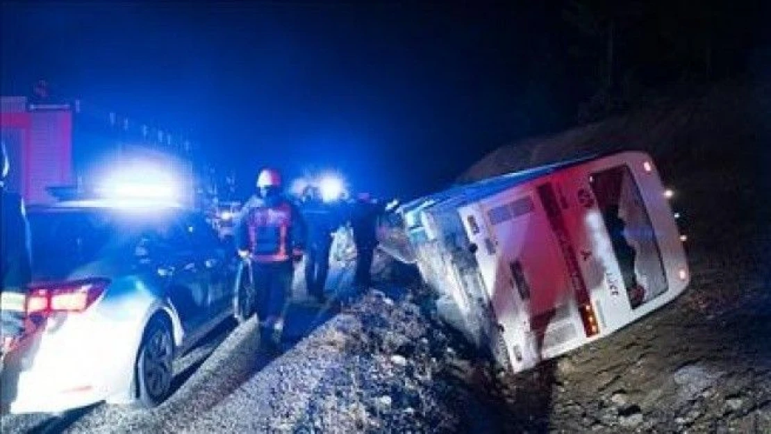 İşçileri taşıyan servis otobüsü devrildi: 1 ölü, 38 yaralı