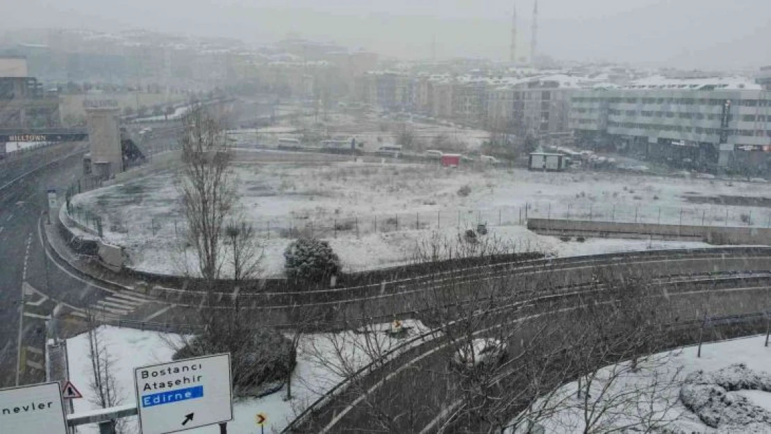 İstanbul'da yeniden başlayan kar yağışı havadan görüntülendi