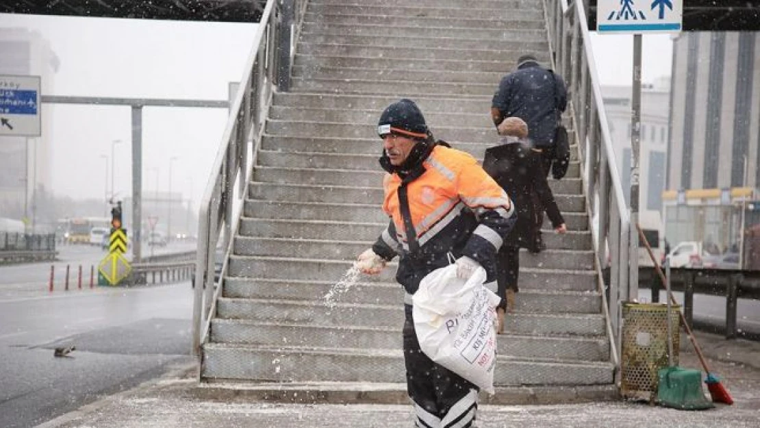 İstanbul'da kar yağışı etkili oluyor