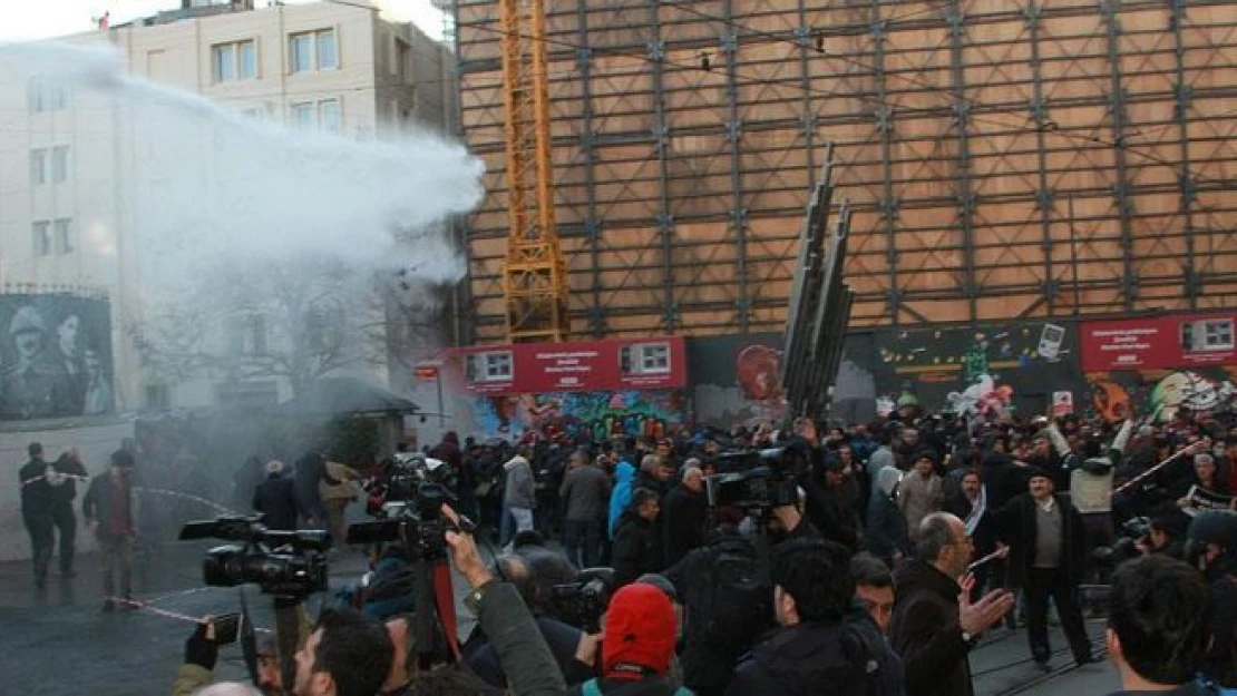 İstanbul'daki izinsiz gösterilerde 25 gözaltı
