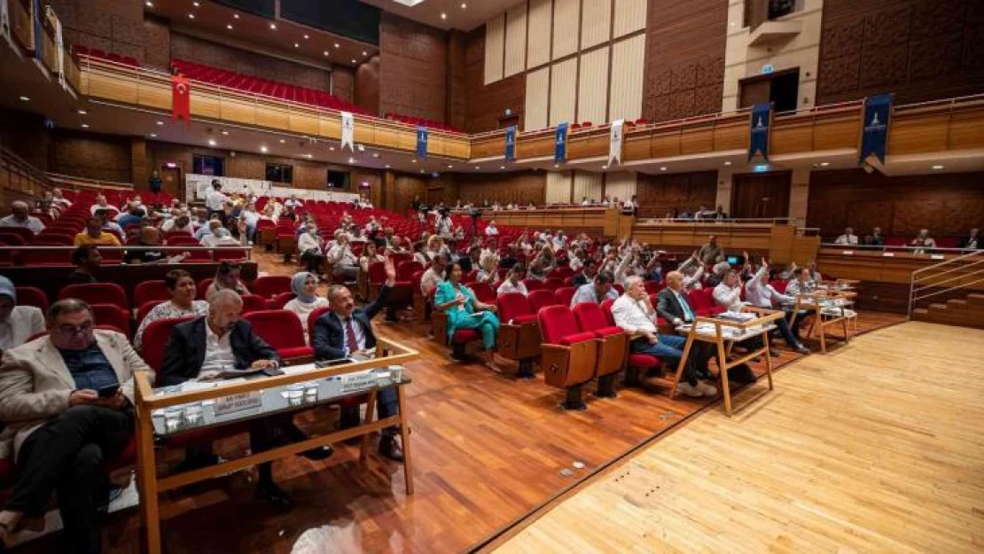 İzmir'de meclisin gündemi toplu ulaşım tarifesi oldu