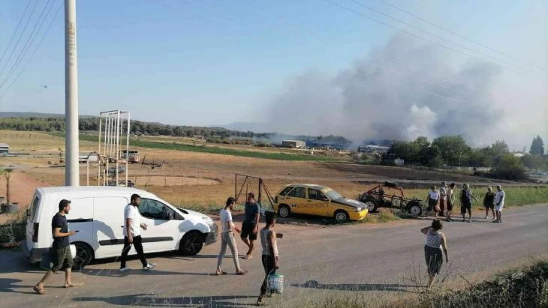 İzmir'de orman yangını fabrikalara sıçradı