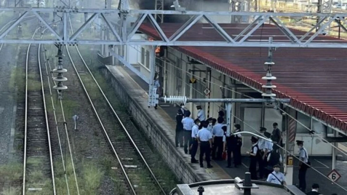 Japonya'da tren istasyonunda yangın