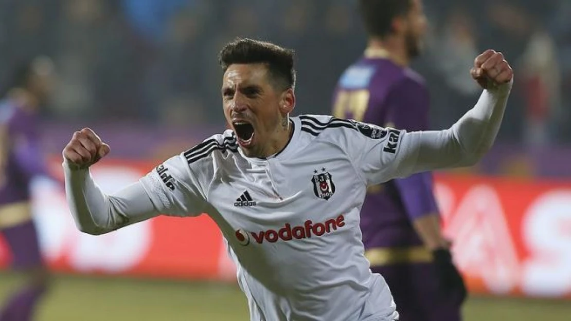 Jose Sosa deplasmanlarda coşuyor