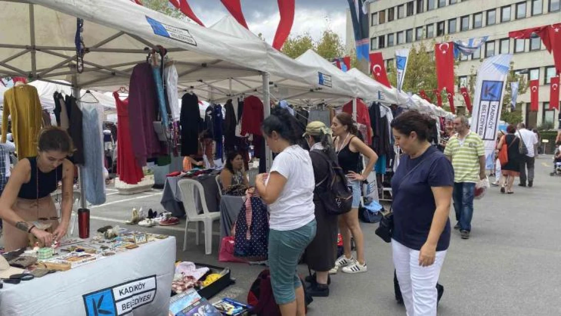 Kadıköy'de 'Yeniden Kullanım Pazarı'na yoğun ilgi