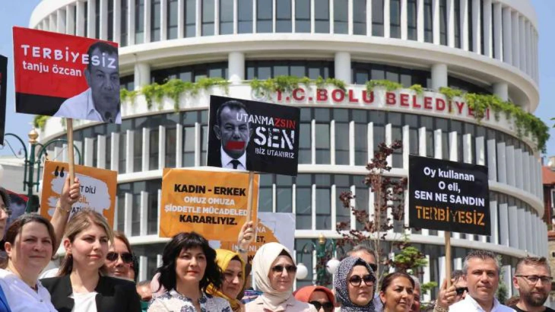 Kadınlar, ellerinde 'Terbiyesiz Tanju Özcan' pankartlarıyla yürüdü