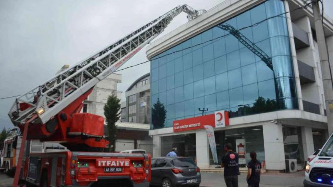 Kan bağış merkezinin arşiv katında yangın çıktı