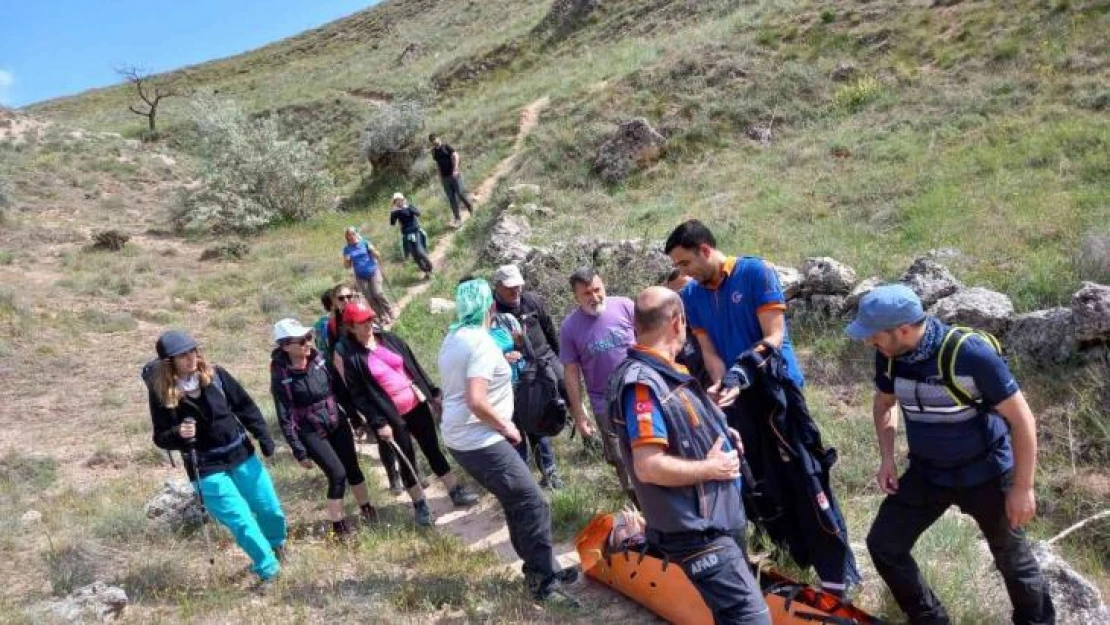 Kapadokya'yı gezerken sakatlanan turisti AFAD ekipleri kurtardı