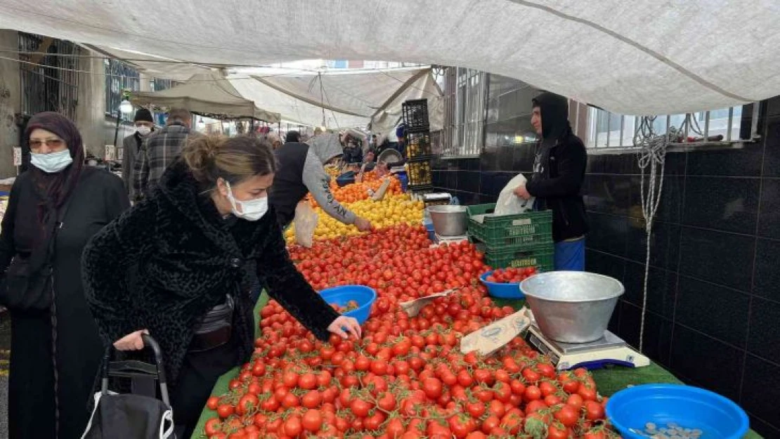 Kardan dolayı sevkiyatı yapılamayan meyve ve sebzelerin fiyatları arttı