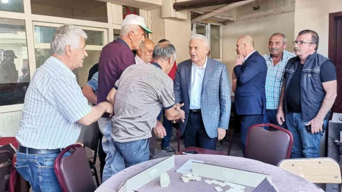 Karşılarında gördükleri eski başbakandan, itfaiye aracı ve doğalgaz istediler
