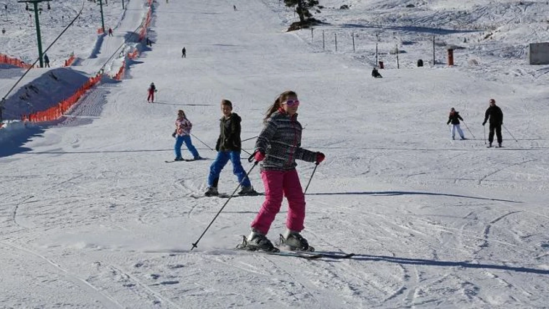 Kartalkaya'da kar kalınlığı 2 metreyi geçti
