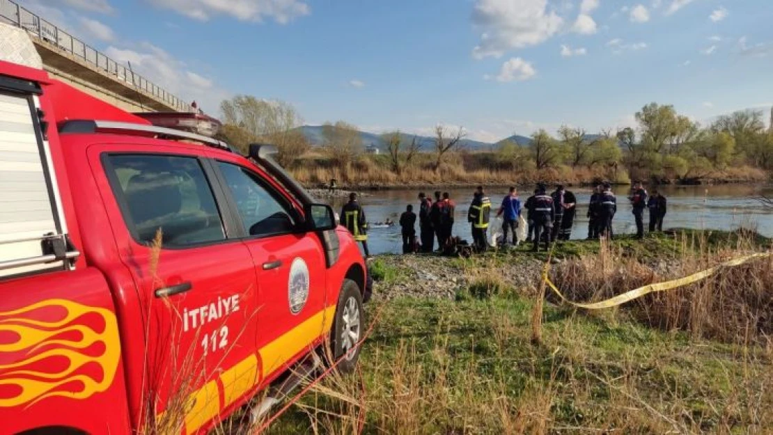 Kayseri'de ırmağa uçan araçtan karı kocanın cansız bedeni çıktı