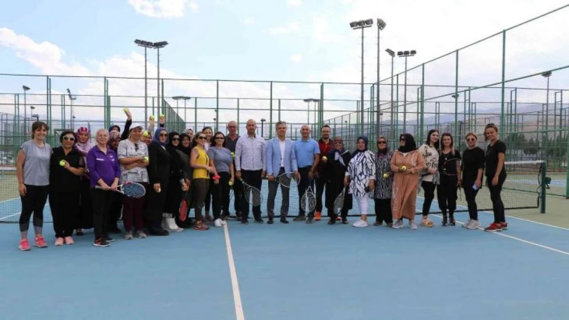 Kilo vermek için tenis oynadılar