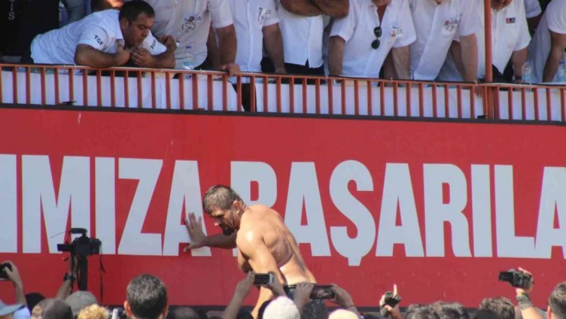 Kırkpınar'da gergin anlar ortalık bir anda karıştı, Başpehlivan Yılmaz, dualı çayıra veda etti