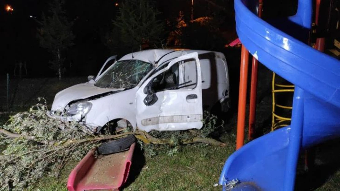 Kocaeli'de araç çocuk parkına uçtu: 1 ölü, 1 yaralı