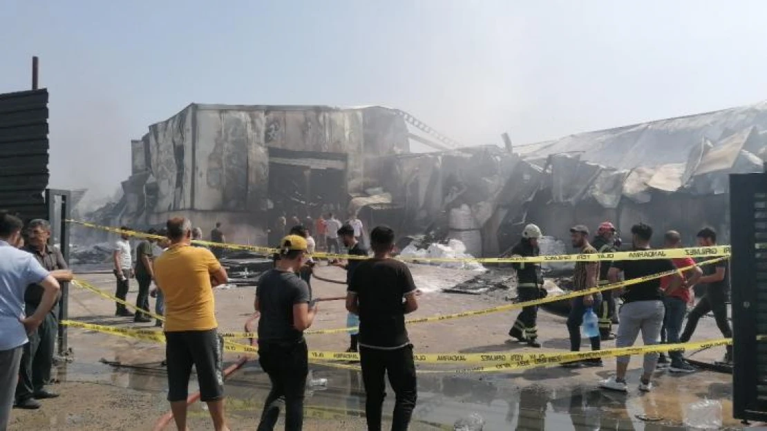 Kocaeli'de plastik fabrikasında çıkan yangın kontrol altına alındı