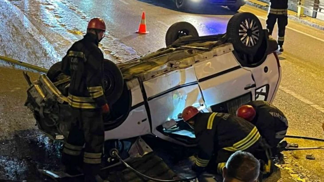 Kontrolden çıkan otomobil alt geçide düştü: 2 yaralı