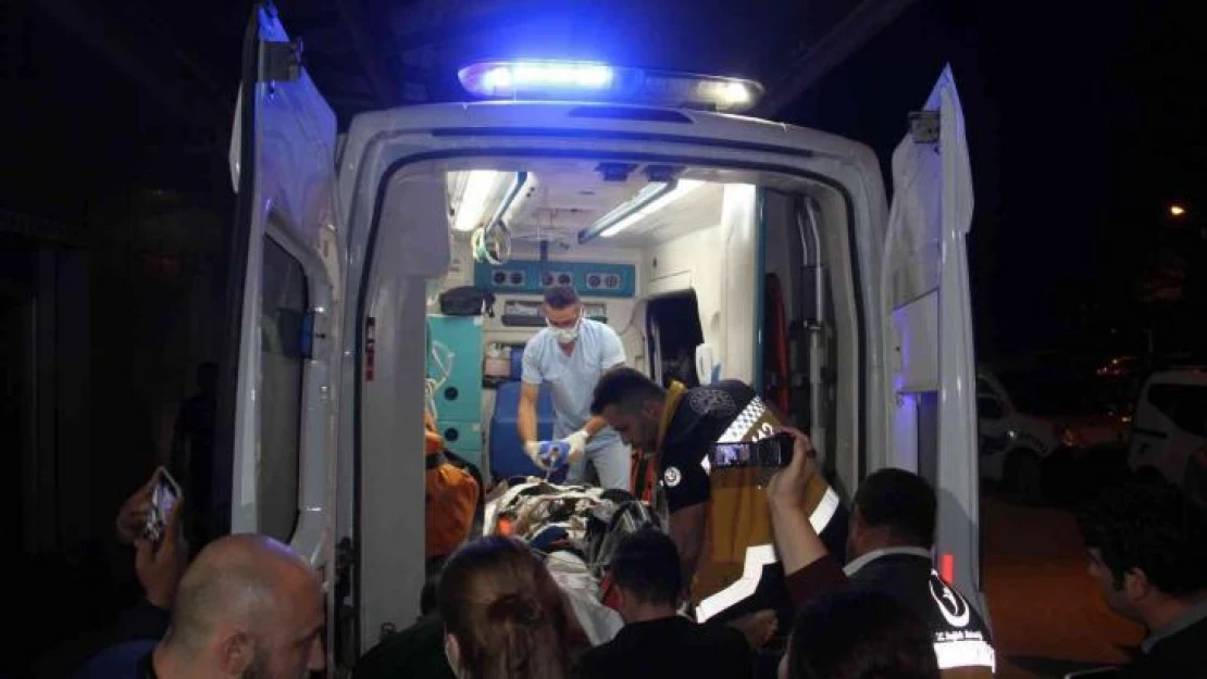 Konya'da otomobil ile minibüs çarpıştı: 2'si ağır 3 yaralı