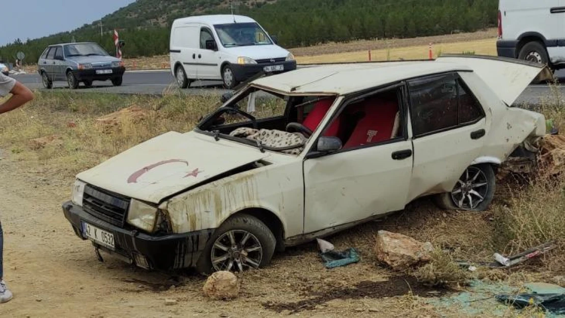 Konya'da otomobil şarampole devrildi: 2 yaralı