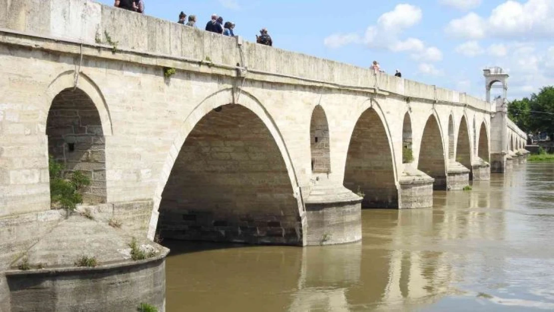 Kuraklık sebebiyle dibi gören Tunca Nehri'nin seviyesi yağışlarla 5 kat arttı