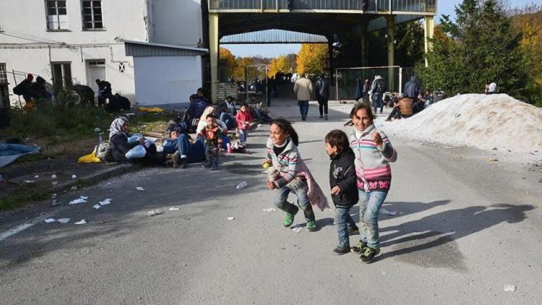 Letonya sığınmacılarının aylık ücretini aşağı çekiyor