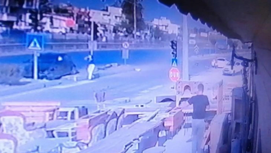 Lüks otomobillerin kazasında kadın sürücü ölümden döndü, yaşadığı korku kameraya yansıdı