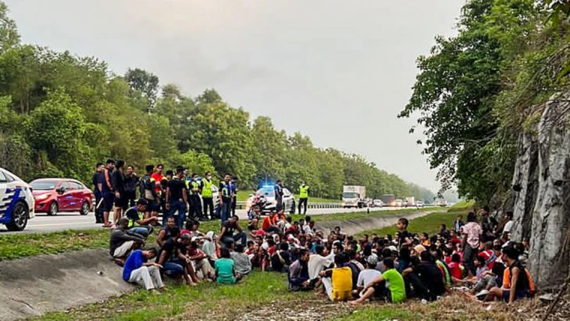 Malezya'da gözaltı merkezinden kaçan göçmenlere araç çarptı: 6 ölü