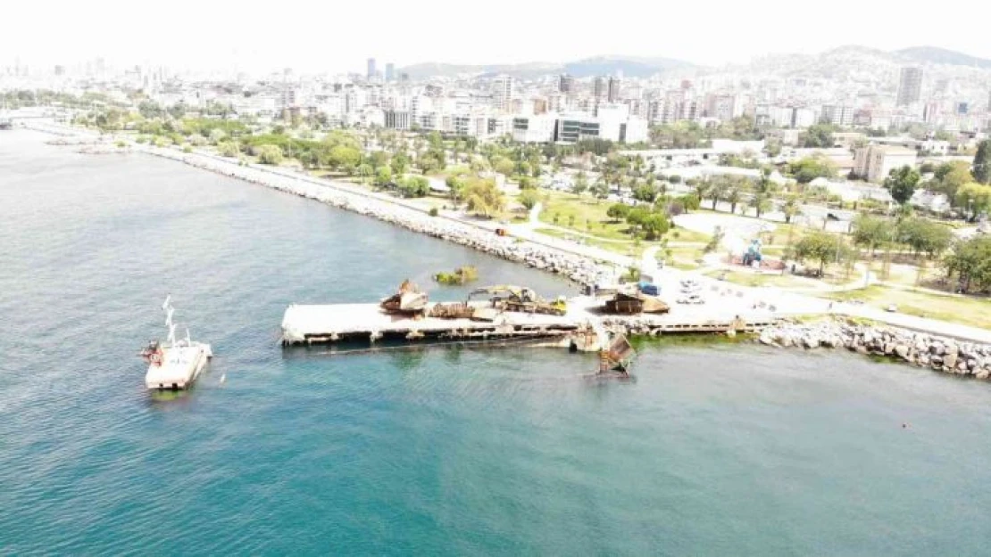 Maltepe Sahili'nde batan geminin parçaları karaya çıkartıldı