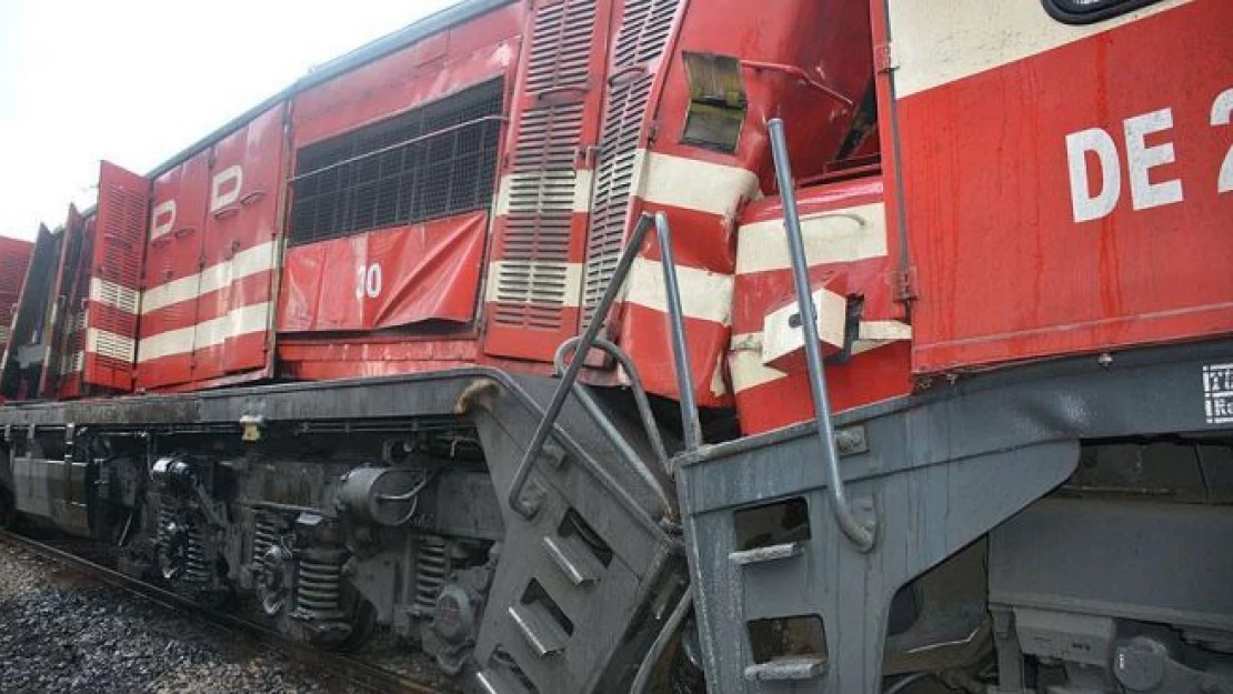 Manisa'da tren kazası: 2 yaralı