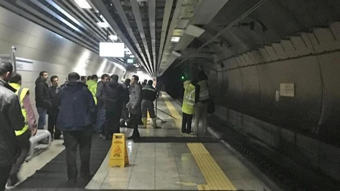 Marmaray durağında atık su sızıntısı