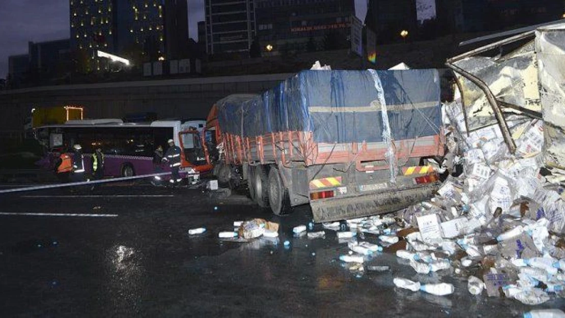İstanbul'da trafiği gelç eden kaza: 6 yaralı