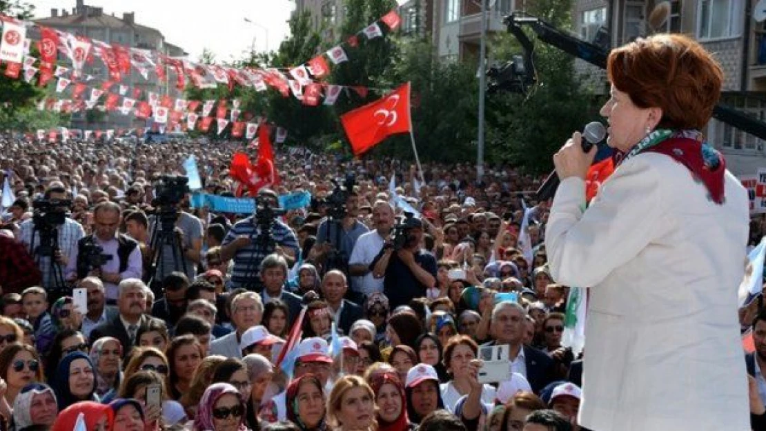 Meral Akşener meydanlarda sanki MHP'nin lideri gibi