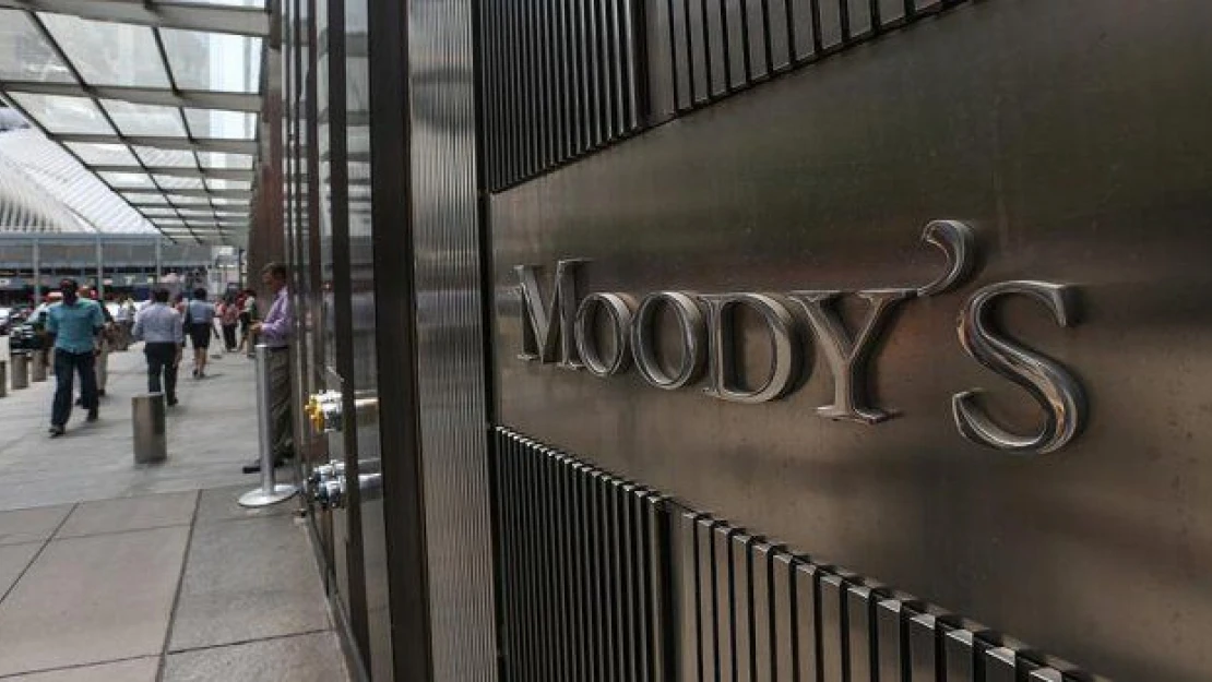 Moody's Fransa'nın kredi notunu düşürdü