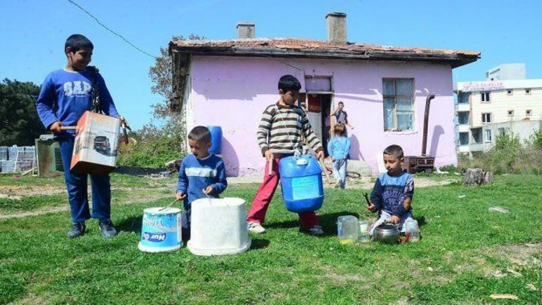Mutfak aletleri ile müzik yapıyorlar