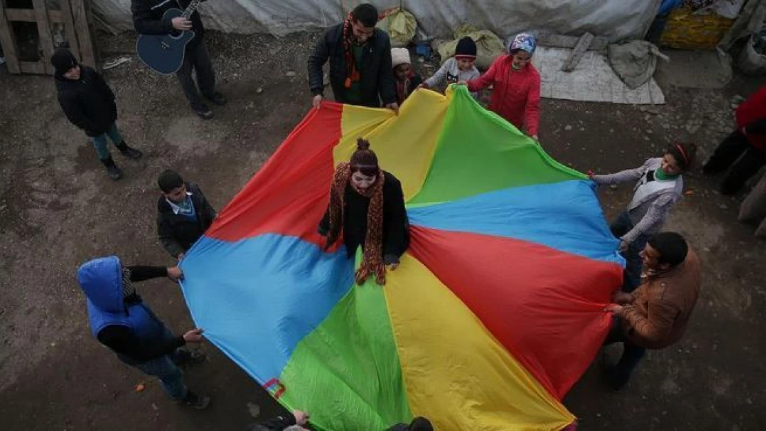 Naylon çadırda 'mutluluk' oyunu