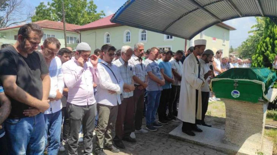 Nişanlısının gözleri önünde boğulan genç, son yolculuğuna uğurlandı