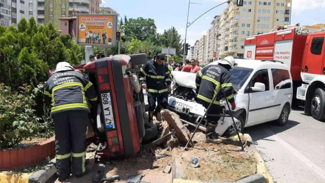 Nizip'te araçlar çarpıştı: 2 yaralı